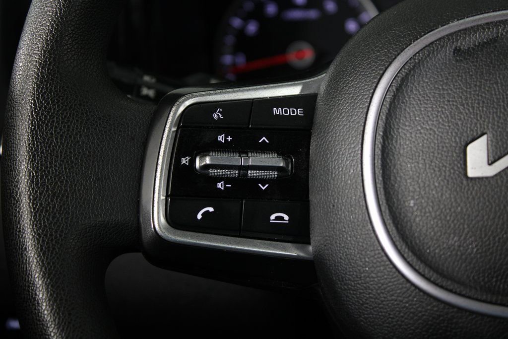 Used 2023 Kia Sorento LX image 22