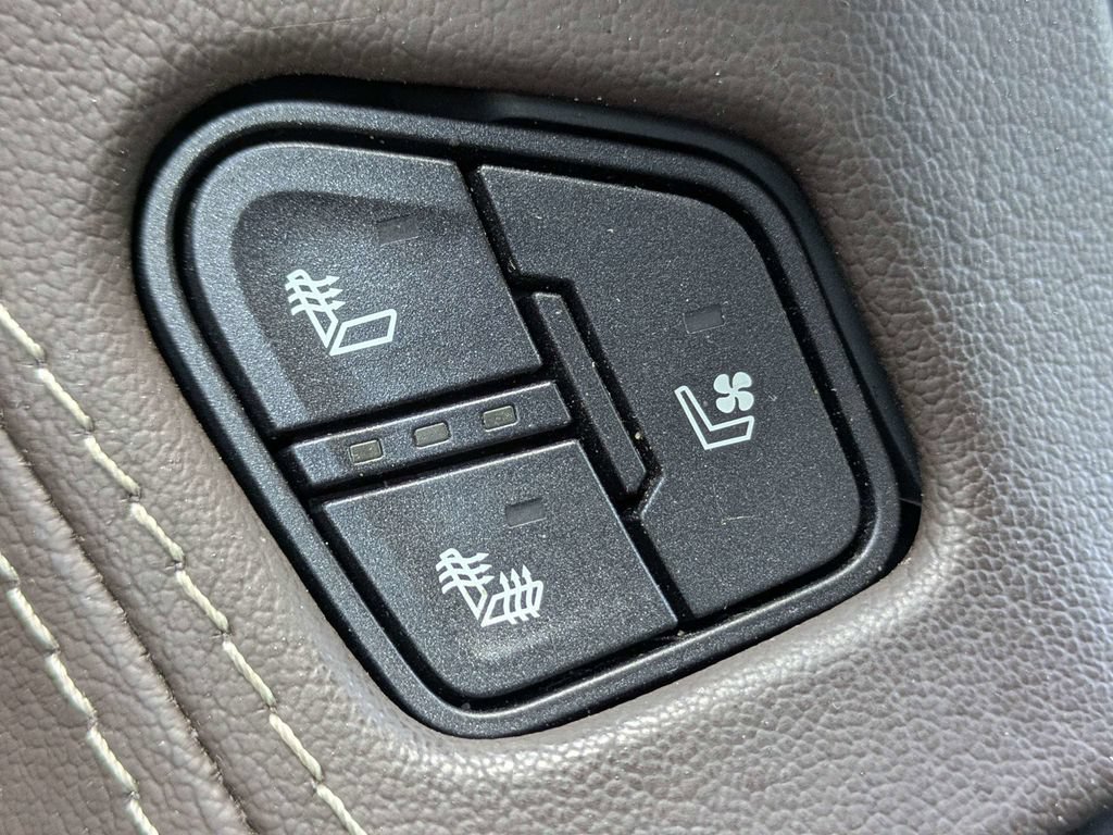 Used 2020 Chevrolet Tahoe Premier AWD/4WD image 24