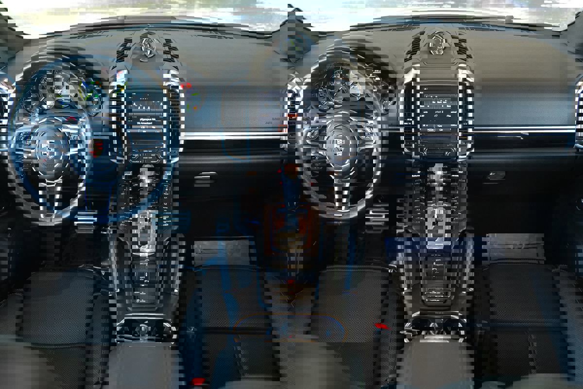 Used 2017 Porsche Cayenne S image 19