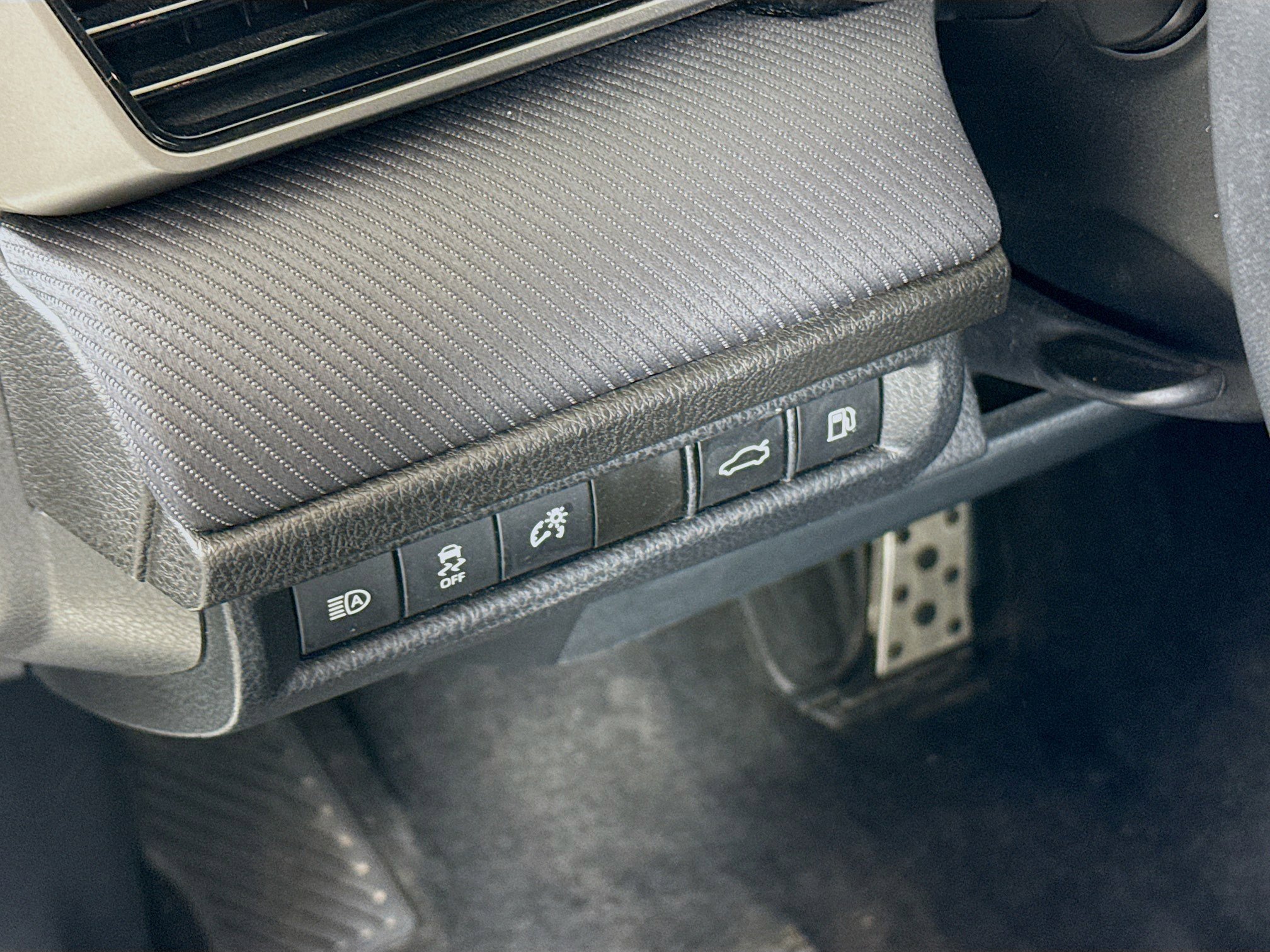 Used 2025 Toyota Camry SE FWD image 10