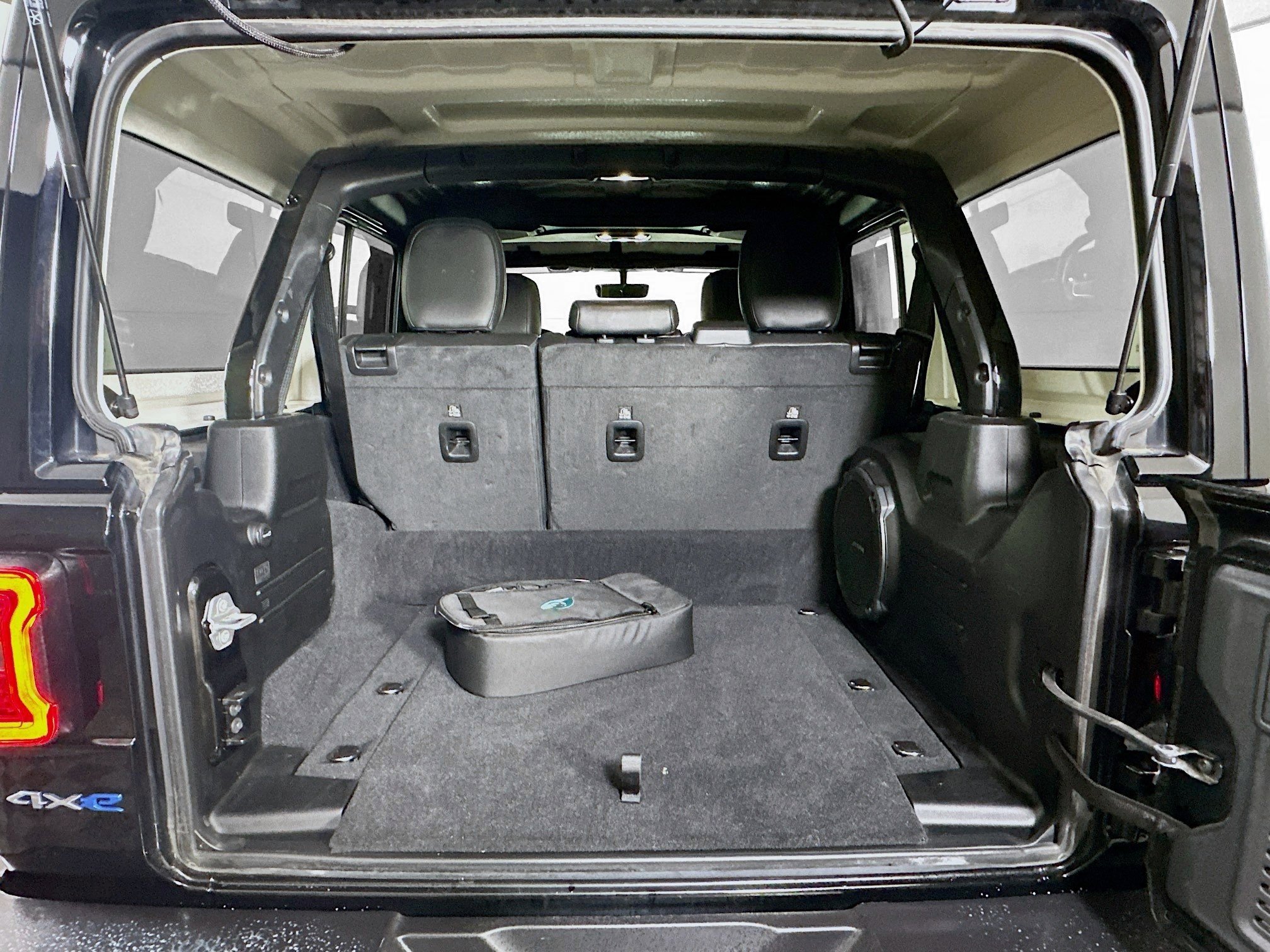 Used 2021 Jeep Wrangler Sahara w/ Cold Weather Group image 27