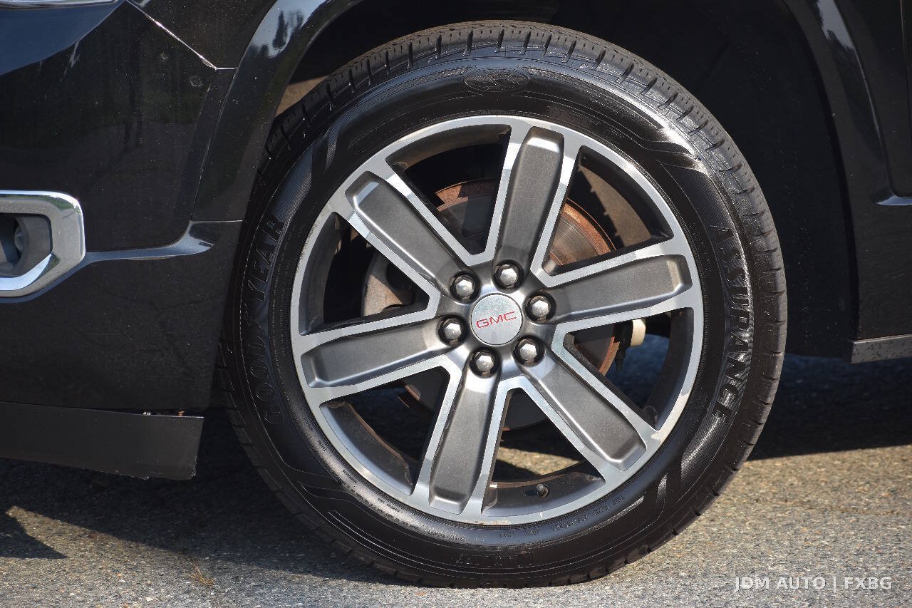Used 2017 GMC Acadia Denali w/ Technology Package AWD/4WD image 40