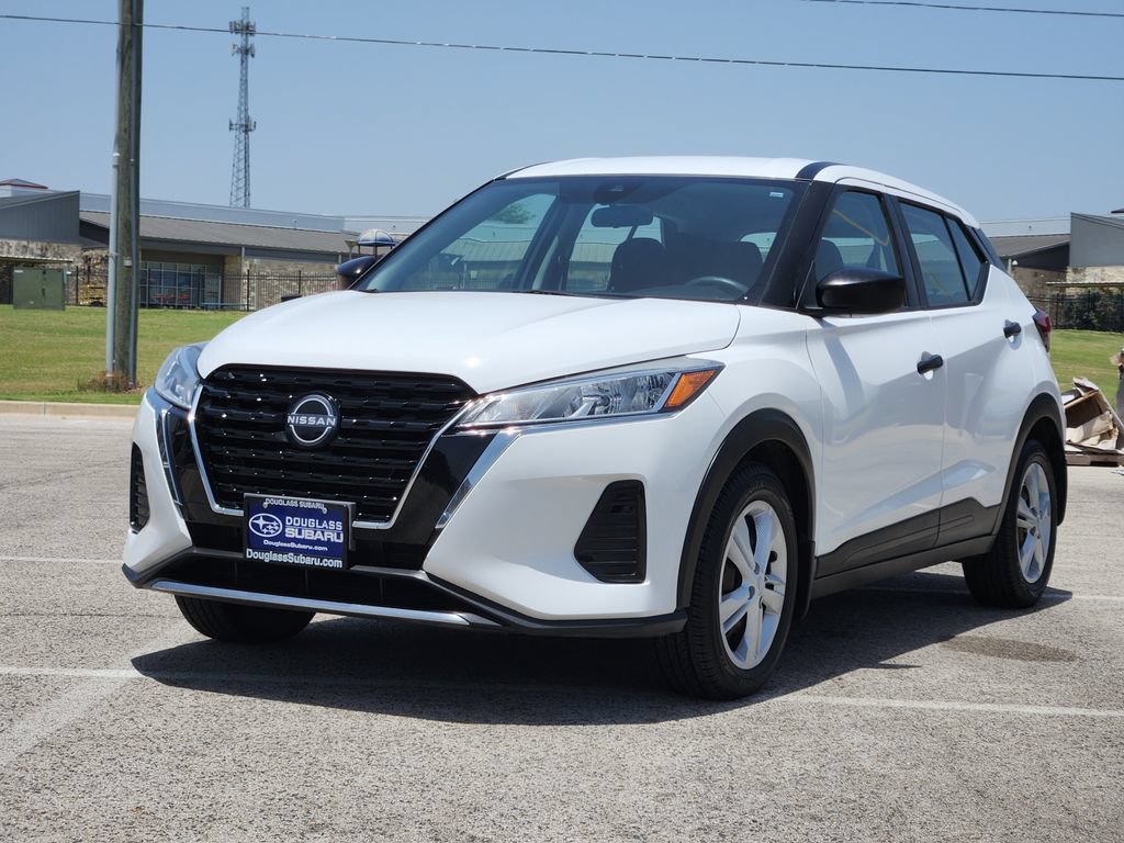 Used 2022 Nissan Kicks S FWD image 2