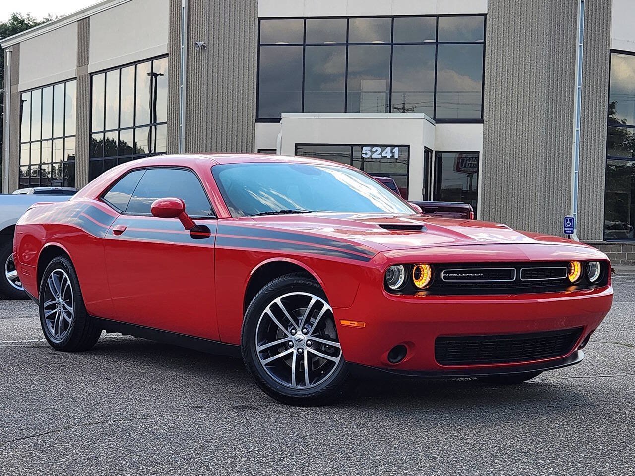 Used 2019 Dodge Challenger SXT AWD/4WD image 26