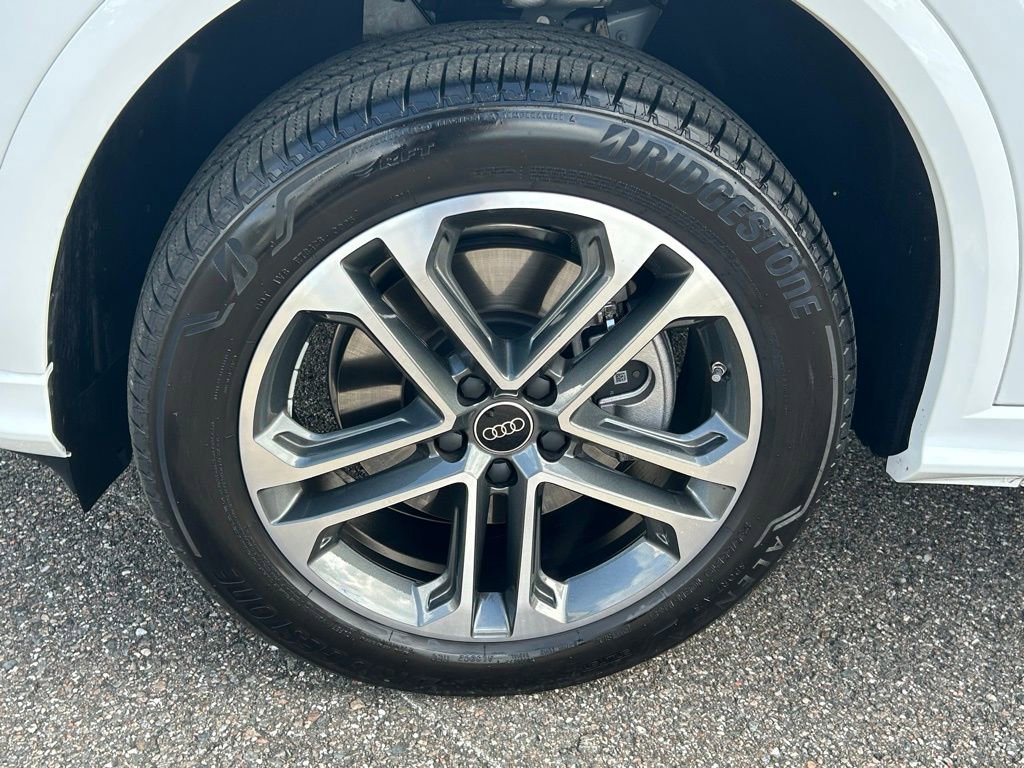Used 2025 Audi Q5 Premium w/ Convenience Package image 38