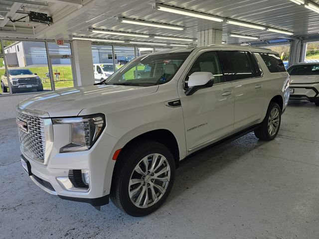 Used 2024 GMC Yukon XL Denali w/ Denali Reserve Package AWD/4WD image 2