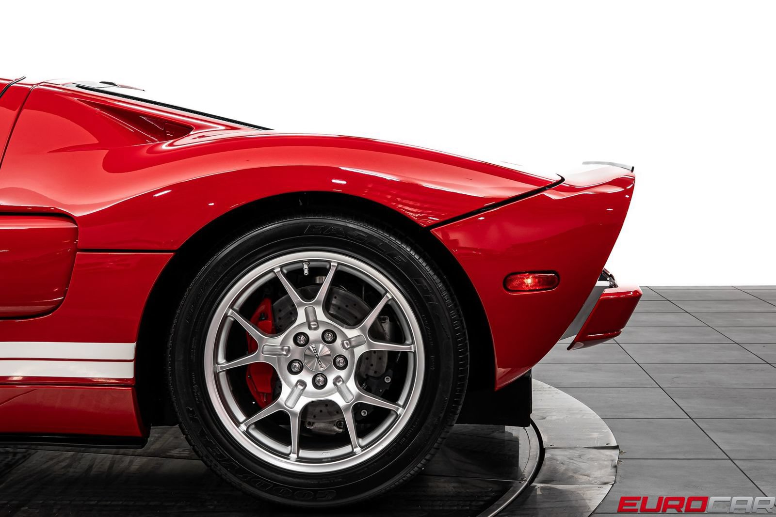 Used 2005 Ford GT RWD image 16