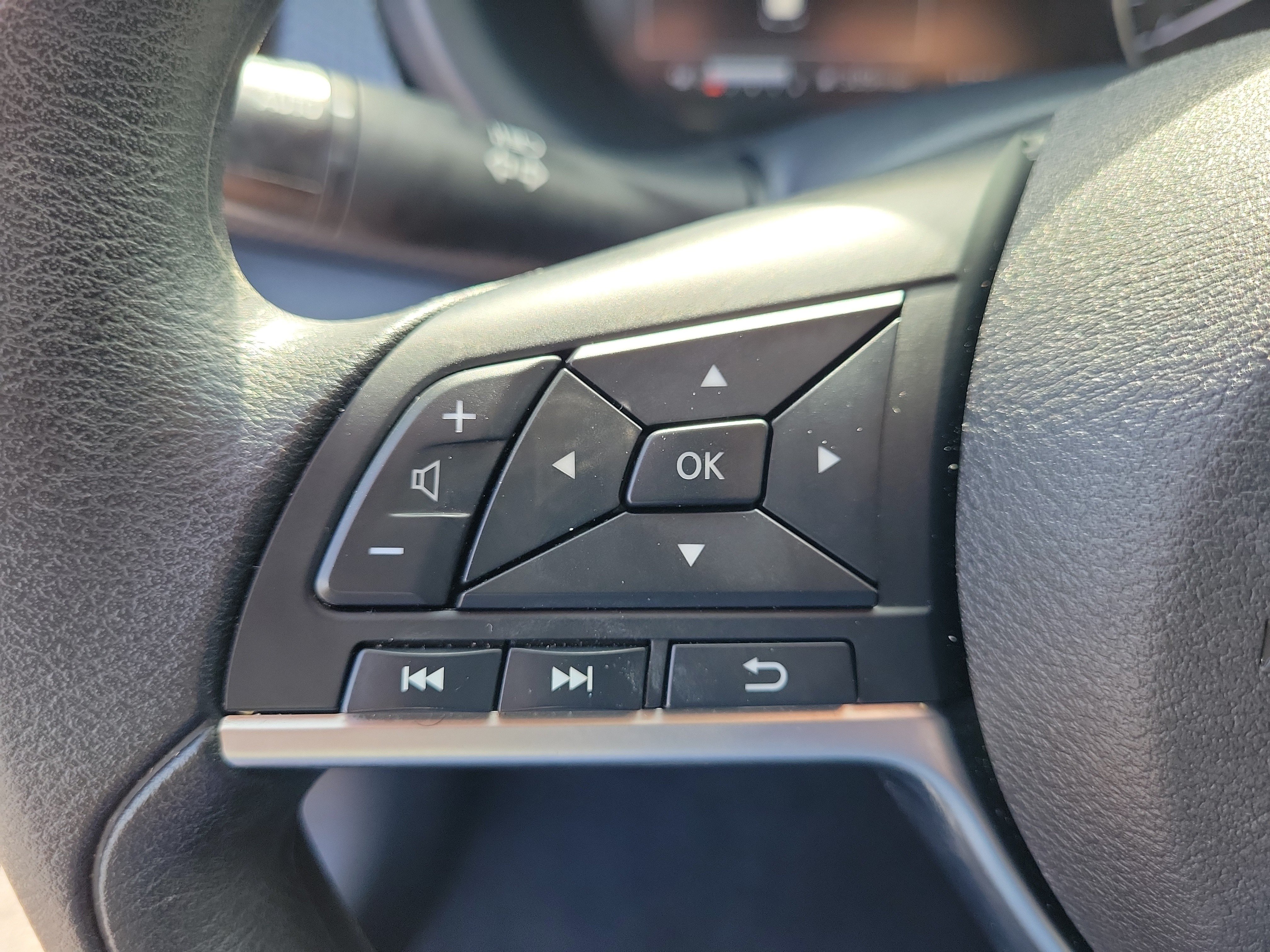 Certified 2024 Nissan Kicks SV FWD image 16