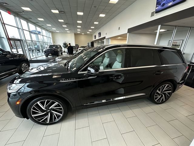 Certified 2025 Lincoln Aviator Black Label image 5