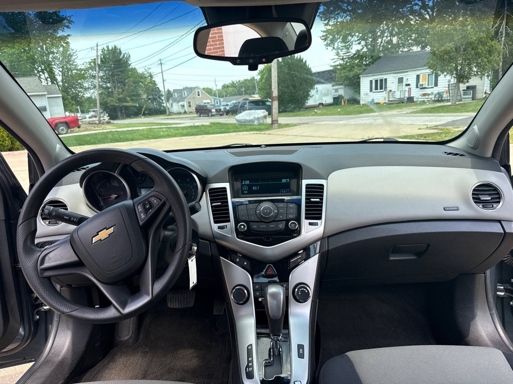 Used 2012 Chevrolet Cruze LS w/ Connectivity Package FWD image 9