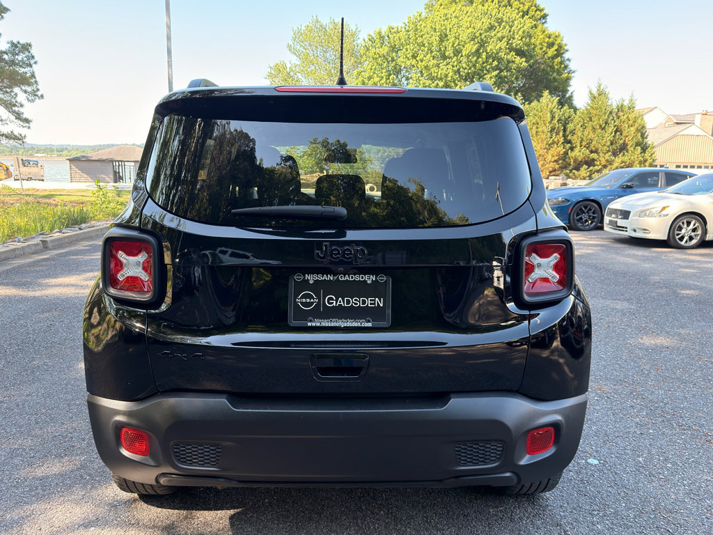 Used 2023 Jeep Renegade Altitude AWD/4WD image 5
