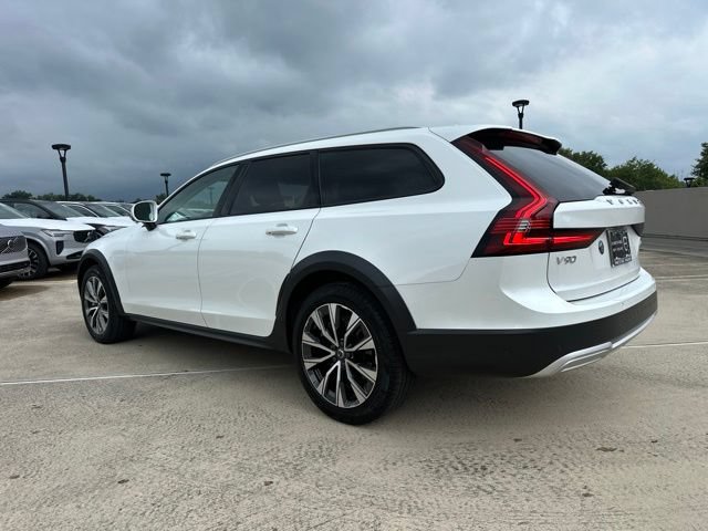 Certified 2025 Volvo V90 B6 Cross Country Plus AWD/4WD image 6