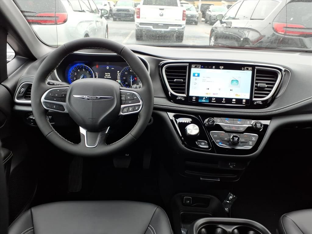 New 2026 Chrysler Pacifica Select image 9