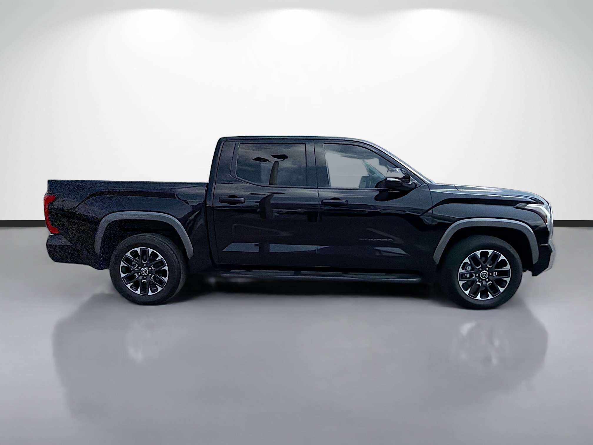 Used 2024 Toyota Tundra Limited w/ Power Package RWD image 2