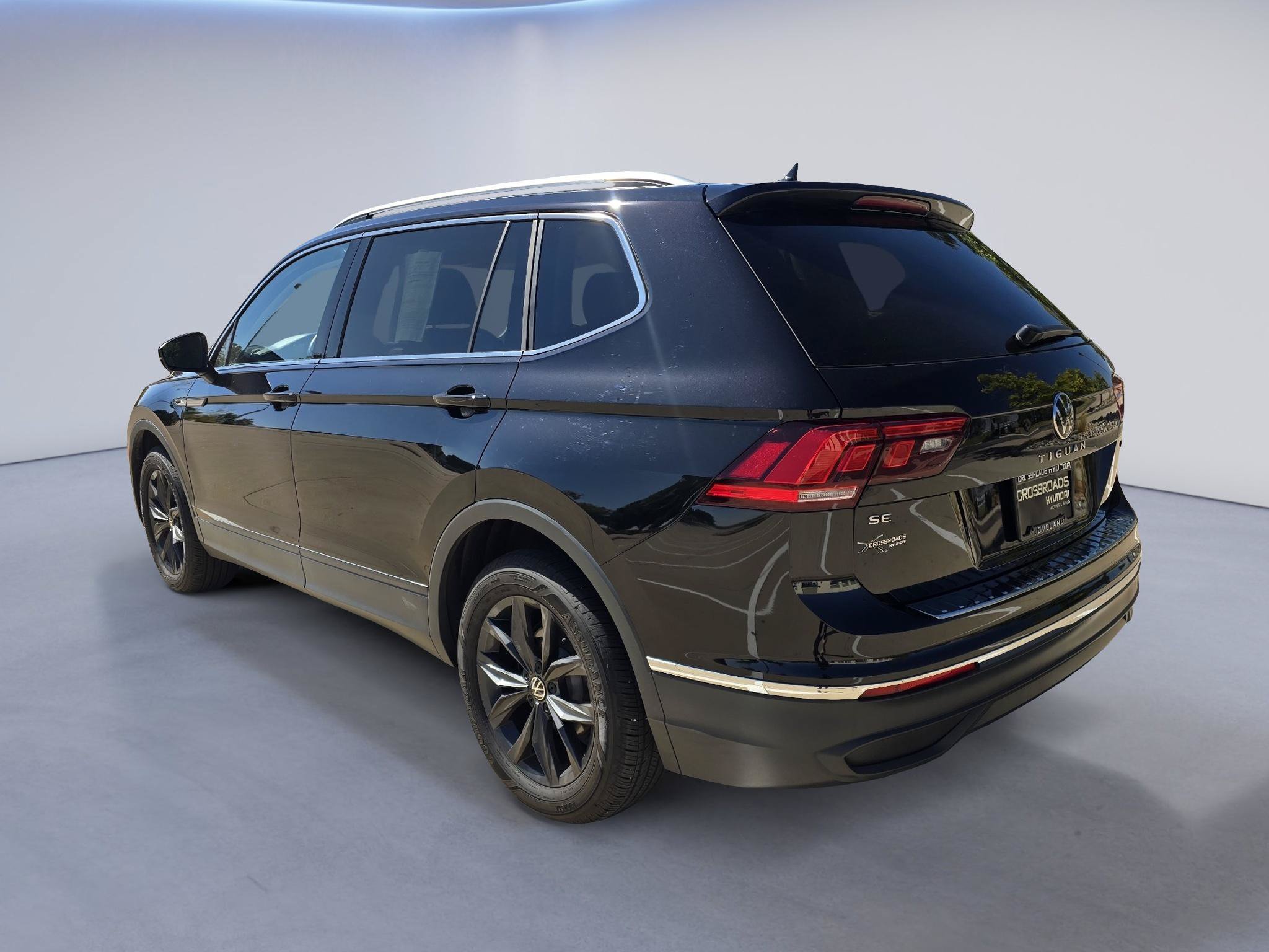 Used 2024 Volkswagen Tiguan SE AWD/4WD image 3