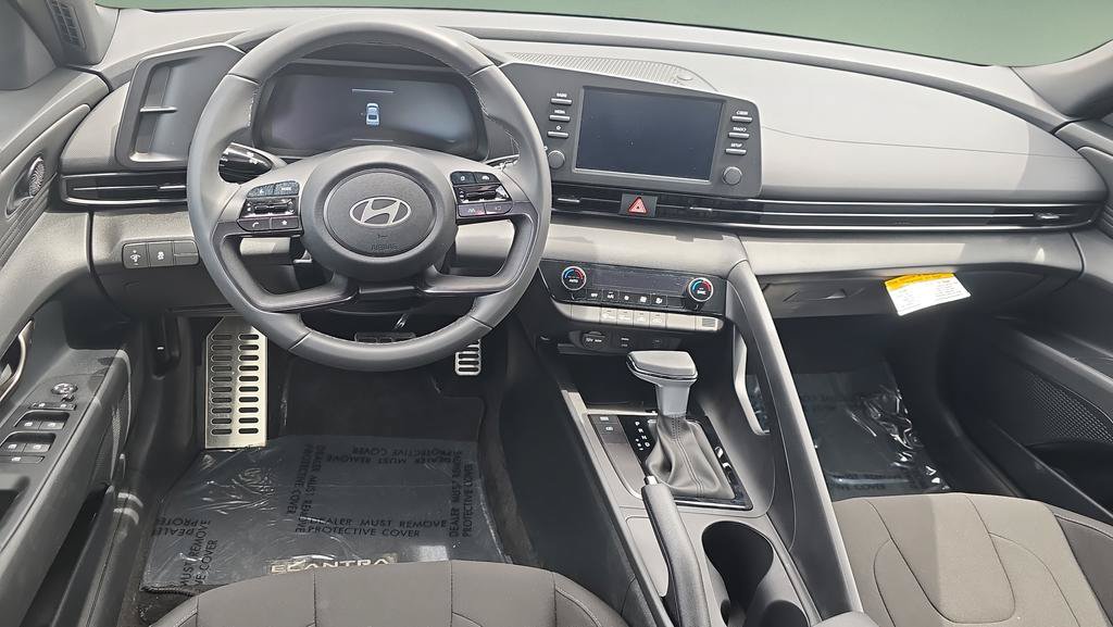 Certified 2025 Hyundai Elantra Sport FWD image 19