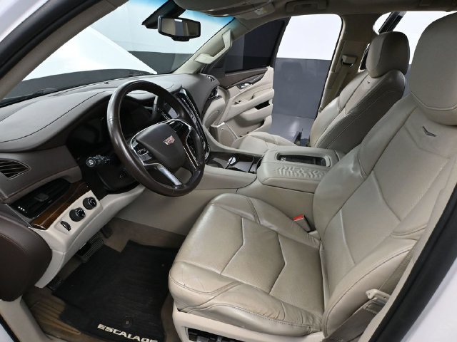 Used 2017 Cadillac Escalade ESV 4WD image 19