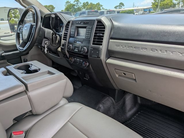 Used 2017 Ford F550 2WD Regular Cab Super Duty image 11