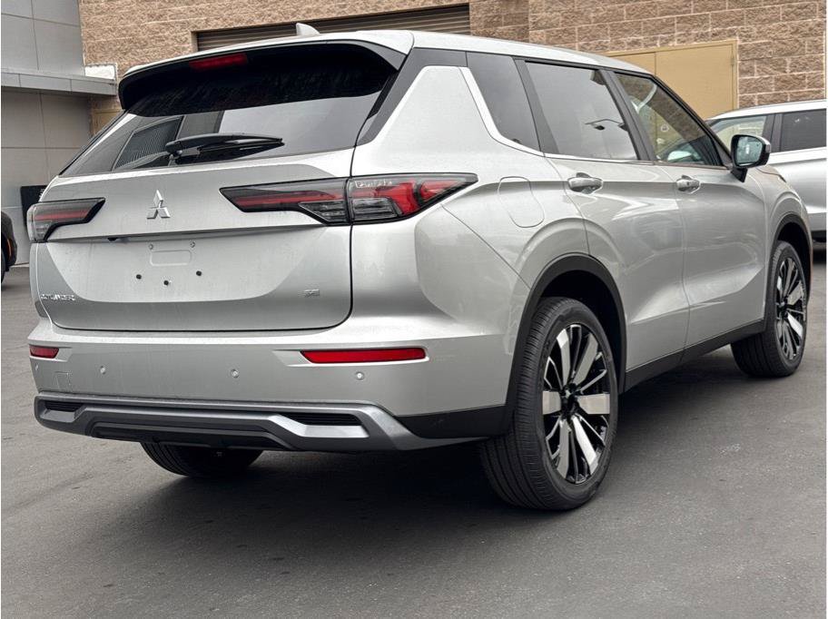 New 2026 Mitsubishi Outlander SE FWD image 5