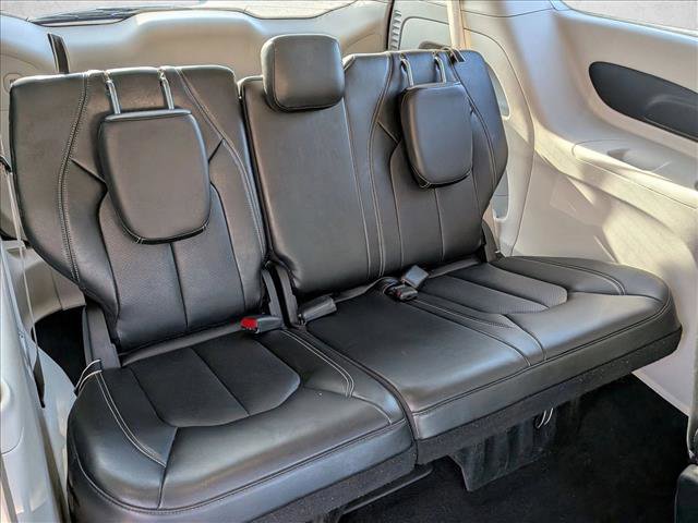 Used 2024 Chrysler Pacifica Touring-L FWD image 19