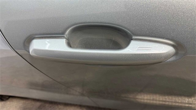 Used 2020 Toyota Highlander XLE image 11