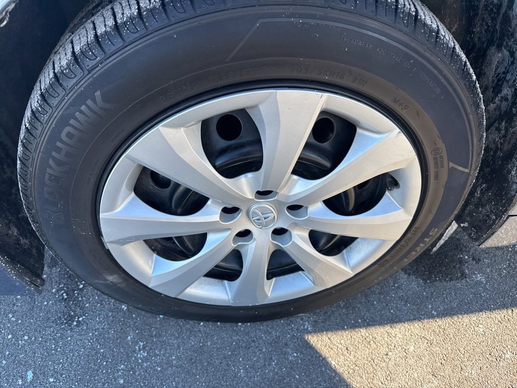 Used 2024 Toyota Corolla LE image 31