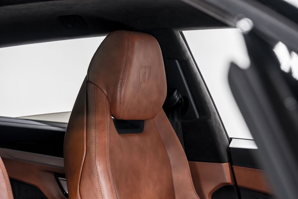 Used 2022 Lamborghini Urus image 38