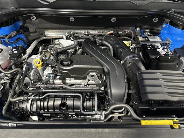 Certified 2025 Volkswagen Taos SE image 35