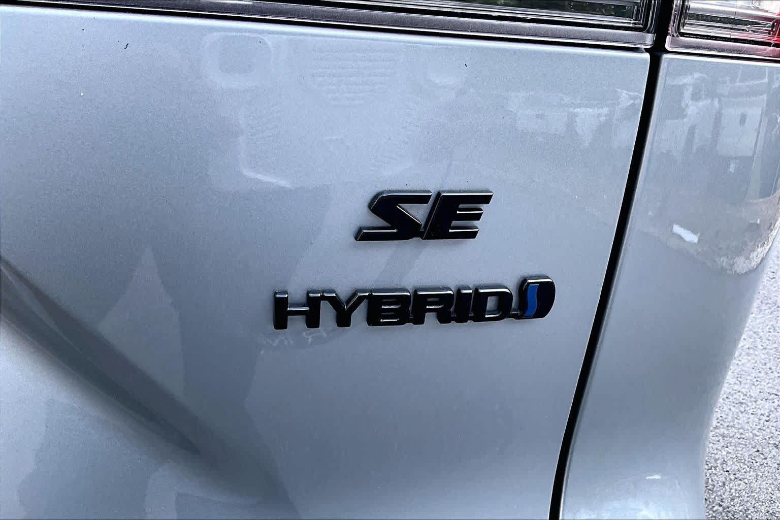Used 2024 Toyota Corolla Cross AWD Hybrid w/ Moonroof Package image 10