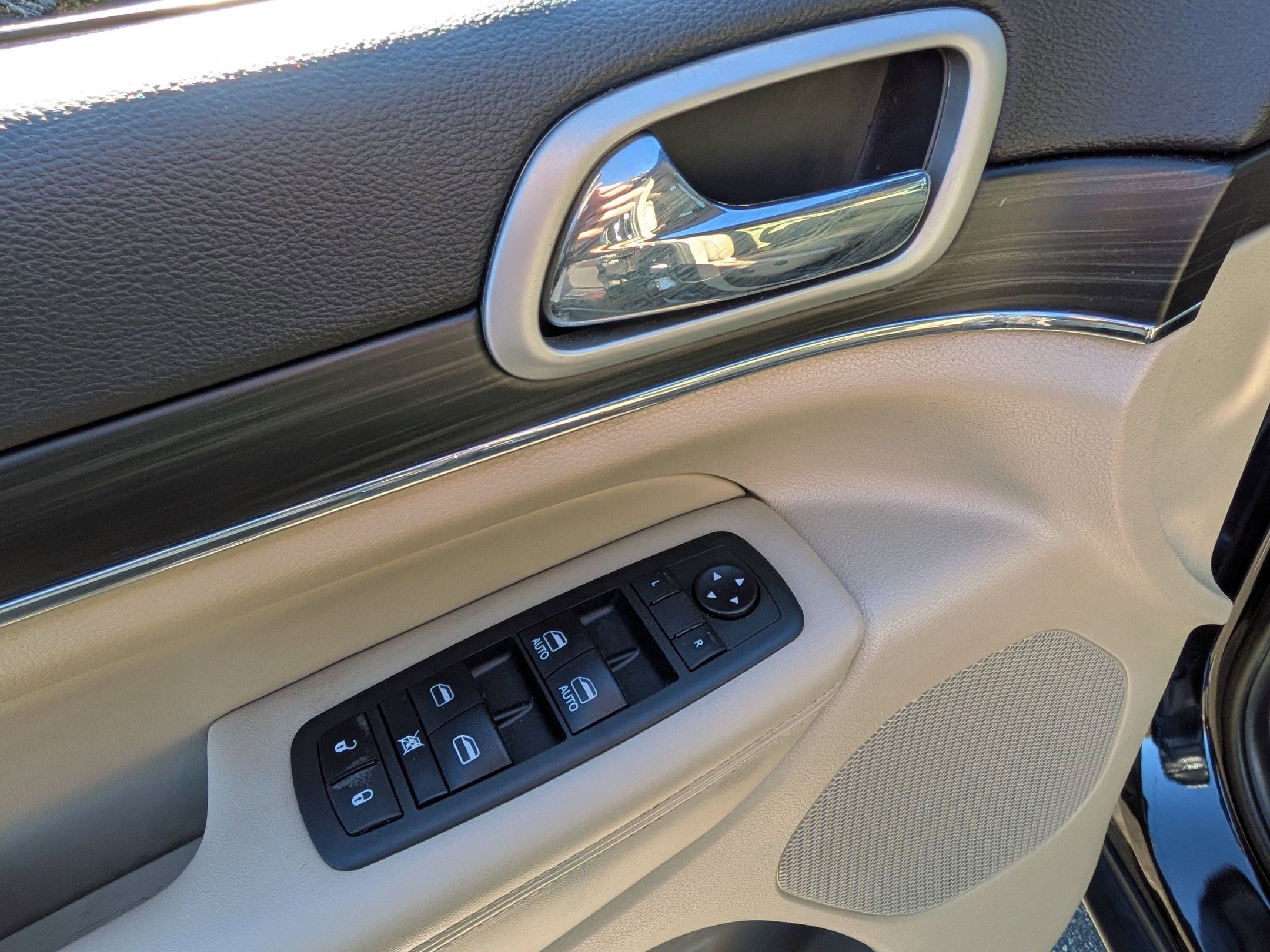 Used 2021 Jeep Grand Cherokee Limited w/ Sun & Sound Group image 13