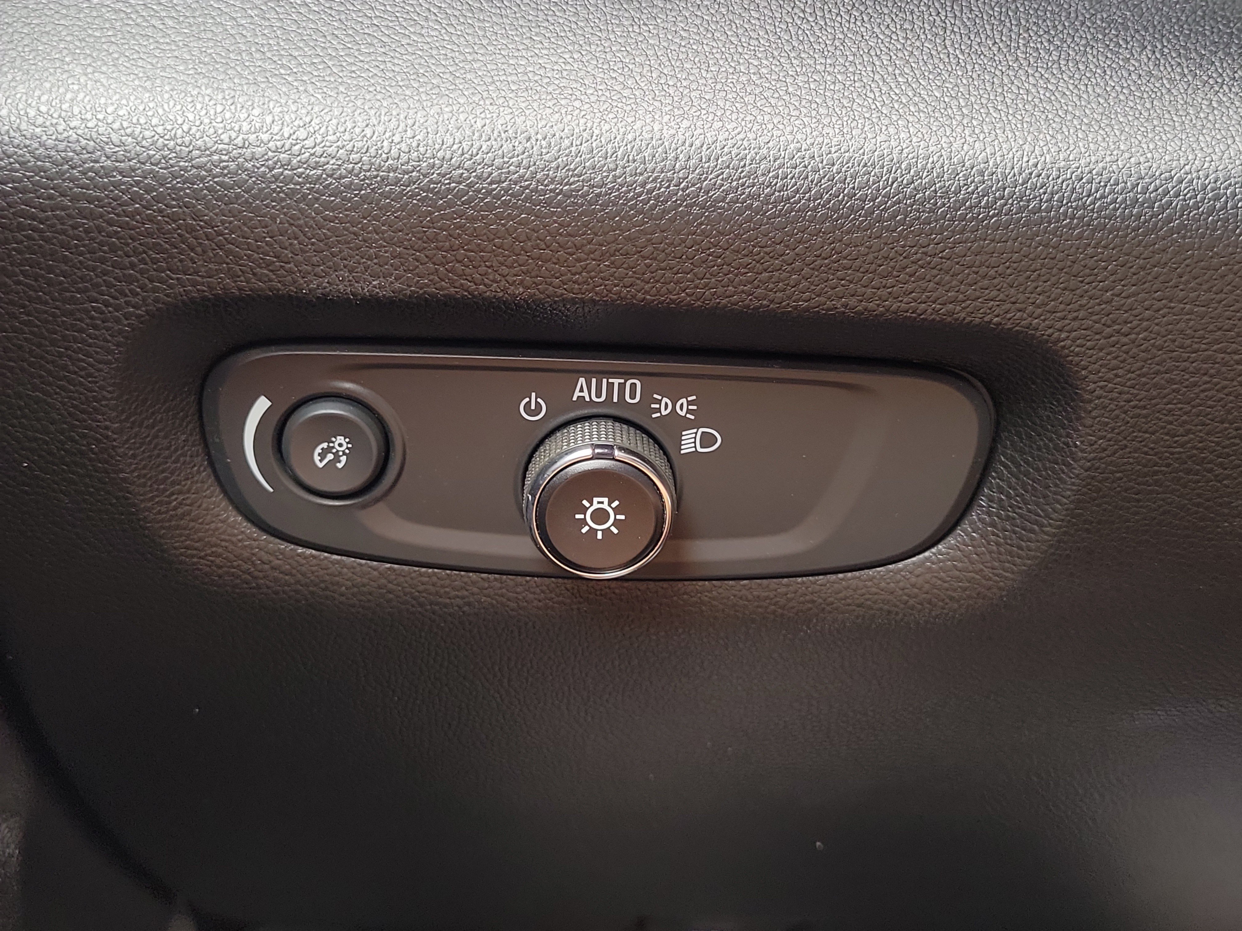 Used 2023 Chevrolet Traverse LT FWD image 27