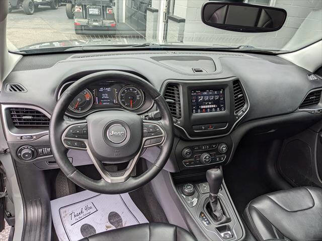 Used 2020 Jeep Cherokee Latitude Plus w/ Comfort/Convenience Group AWD/4WD image 14