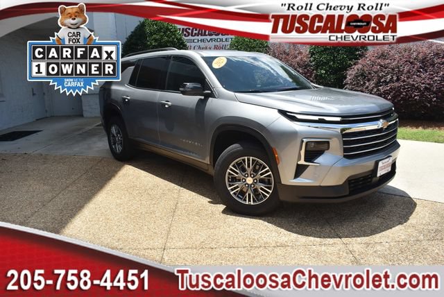Used 2025 Chevrolet Traverse LT w/ LPO, Floor Liner Package FWD image 1