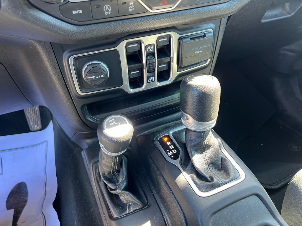 Used 2024 Jeep Wrangler Unlimited Sport AWD/4WD image 31