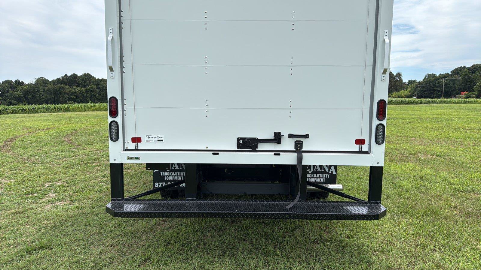 New 2027 Ford E-350 and Econoline 350 Super Duty w/ Power Equipment Group RWD image 21