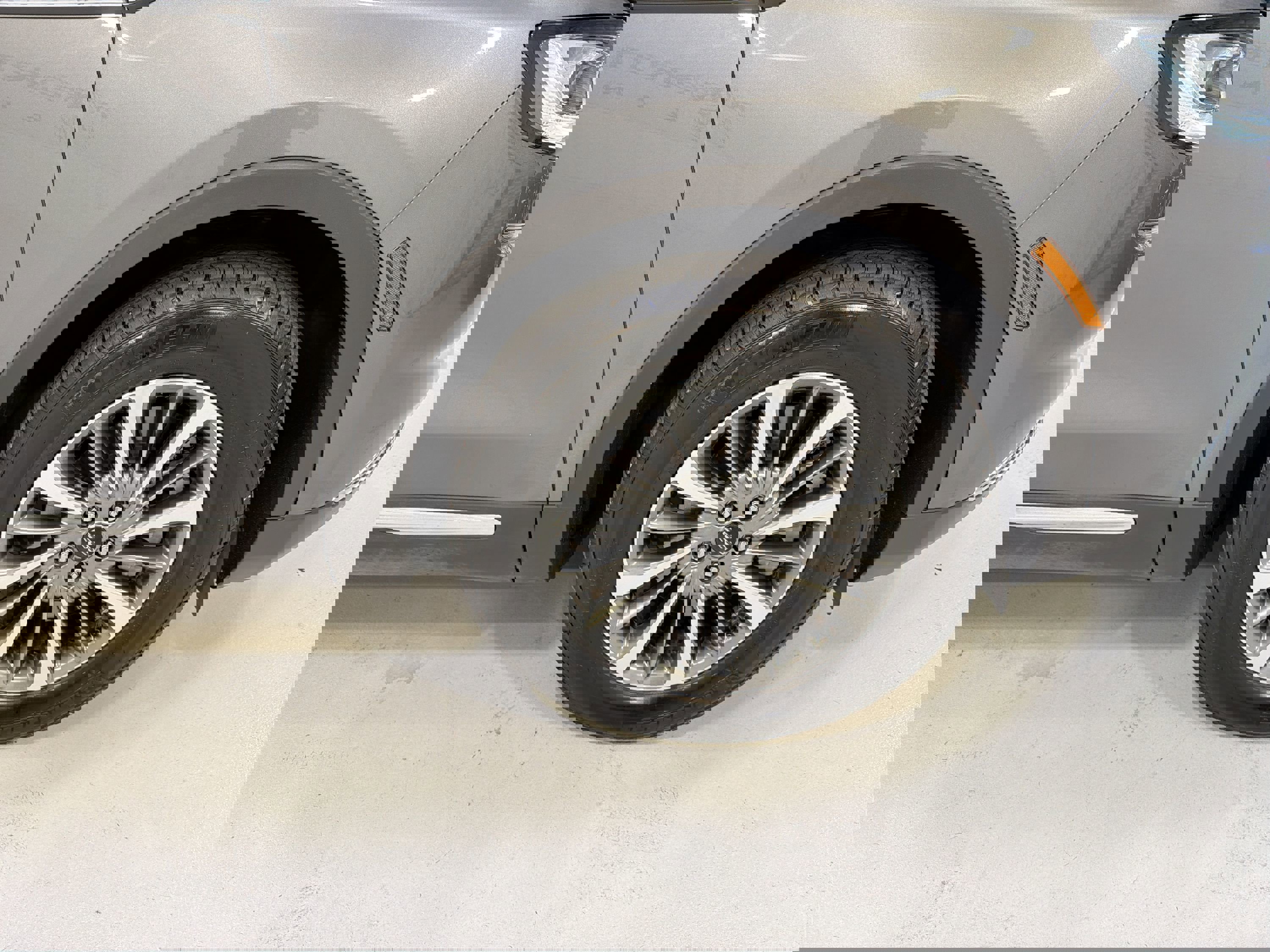 Used 2023 Lincoln Nautilus FWD image 28