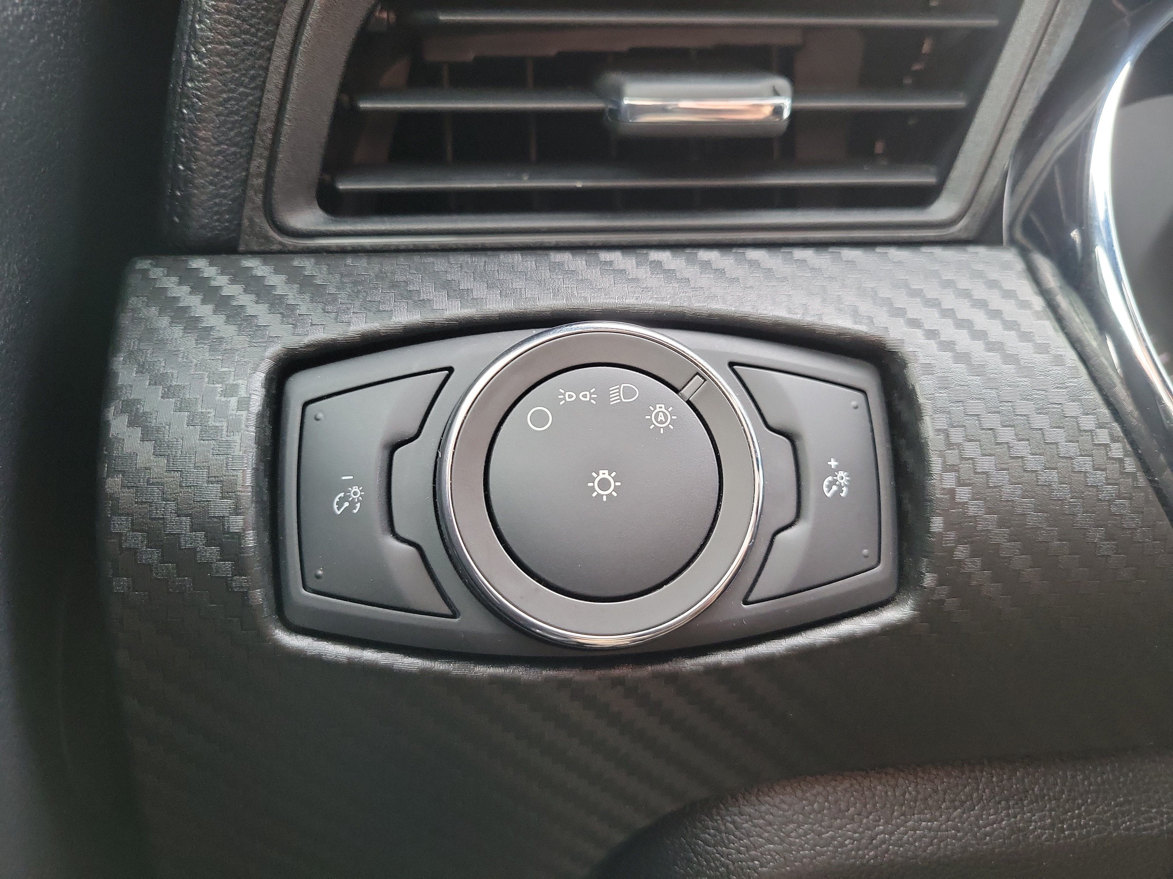 Used 2017 Ford Mustang Coupe RWD image 17