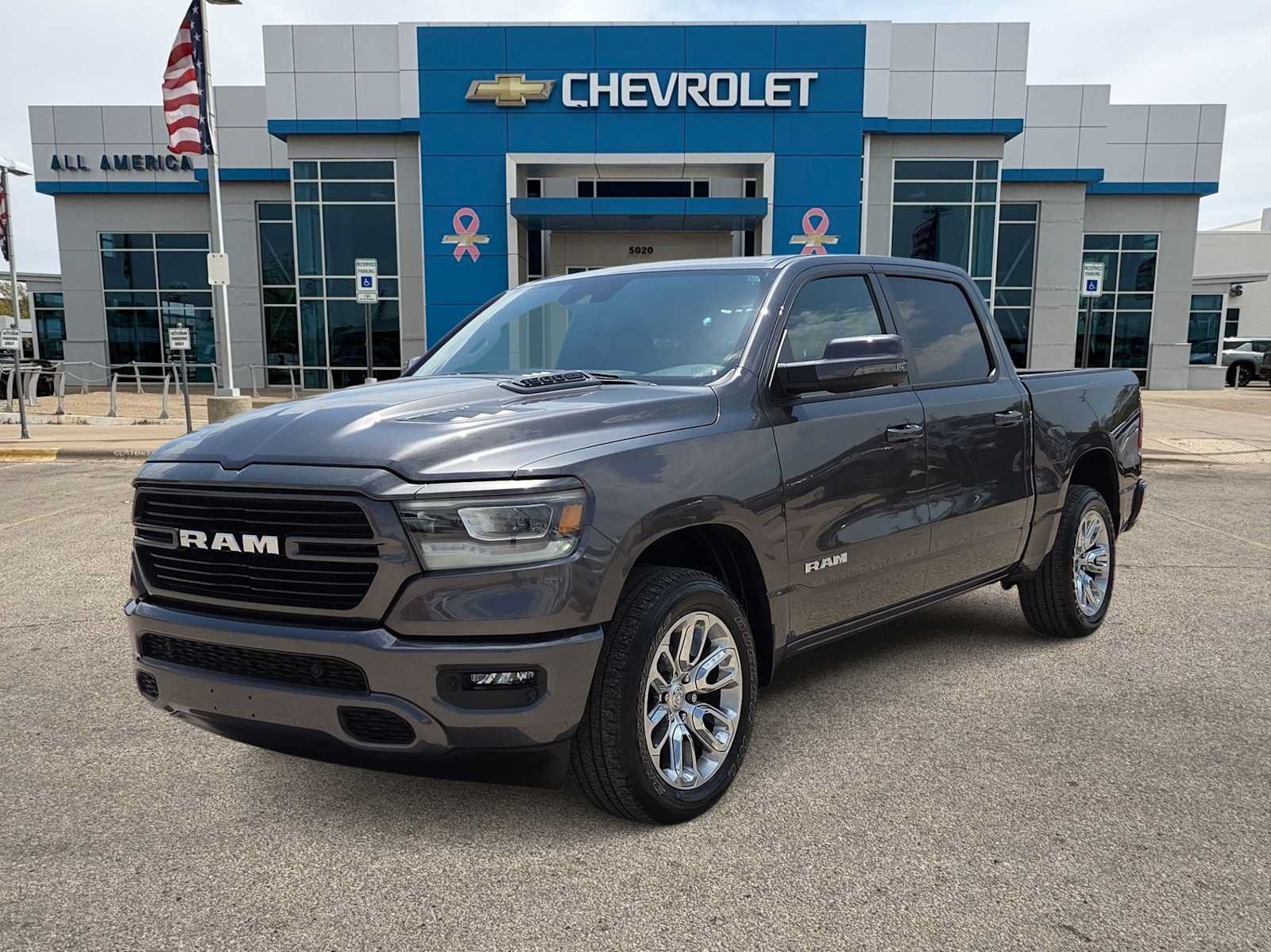 Used 2023 RAM 1500 Laramie AWD/4WD image 1