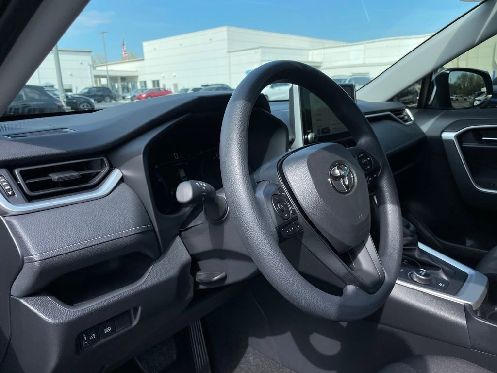 Used 2025 Toyota RAV4 XLE image 27