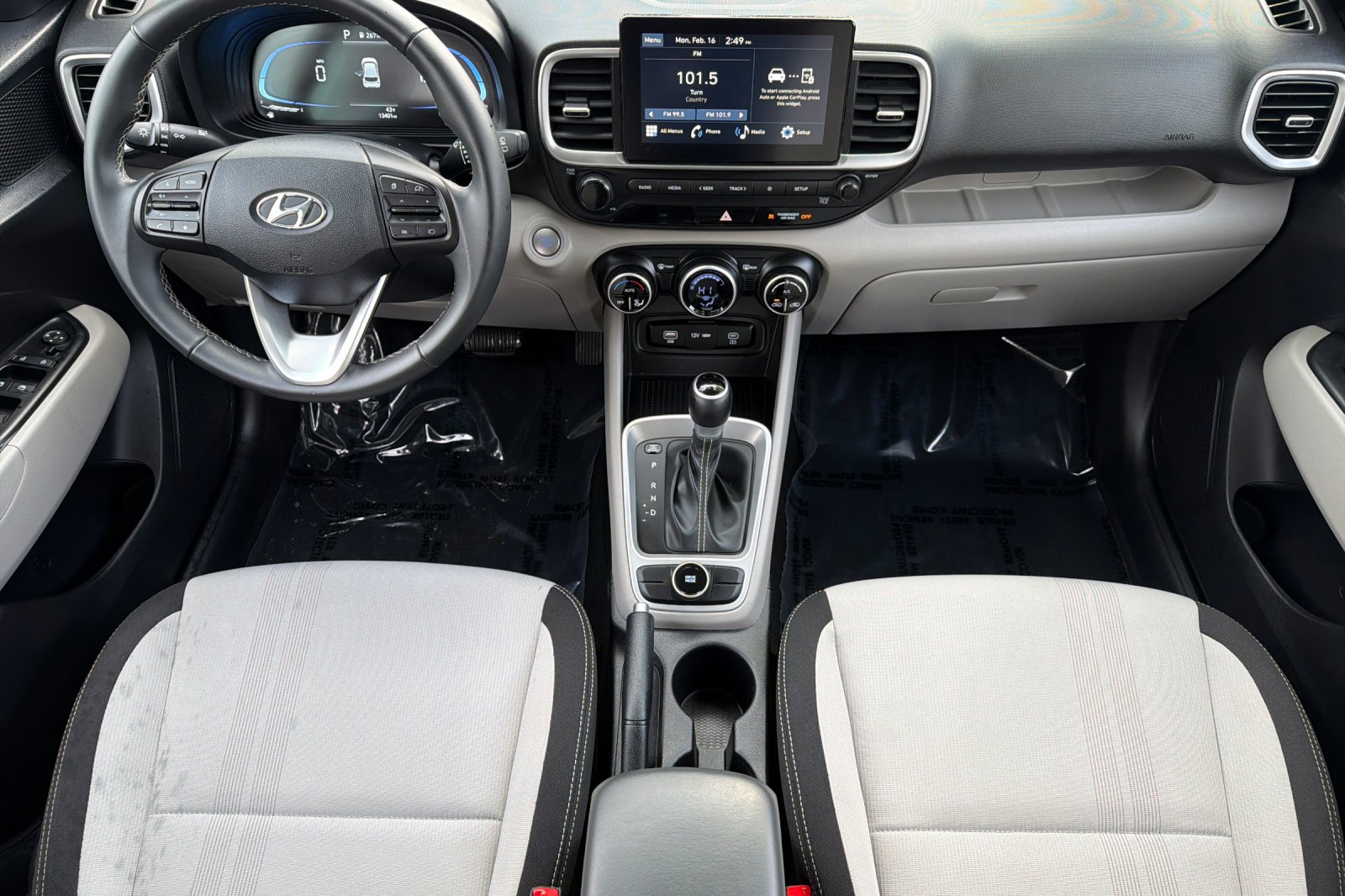 Used 2025 Hyundai Venue SEL image 12