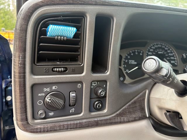 Used 2005 GMC Yukon Denali AWD/4WD image 16
