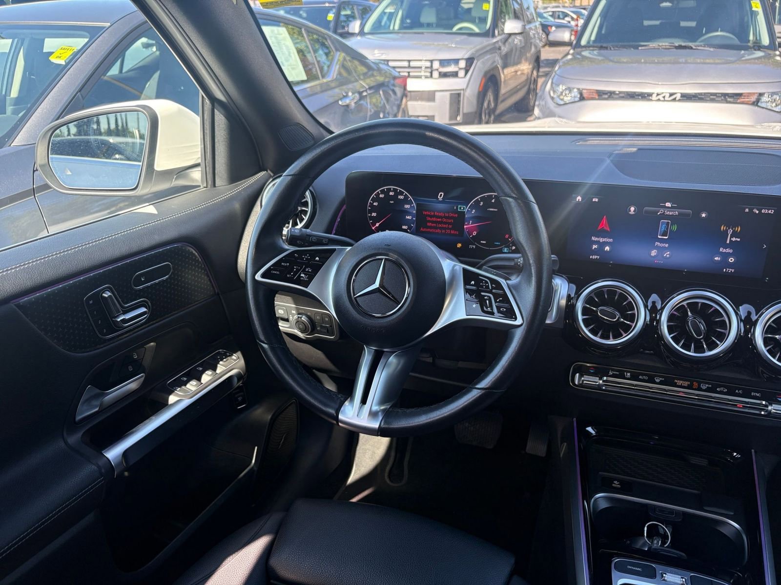 Used 2025 Mercedes-Benz GLB 250 image 37