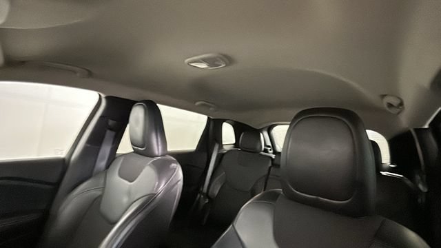Used 2018 Jeep Cherokee Latitude Plus w/ Comfort/Convenience Group AWD/4WD image 12