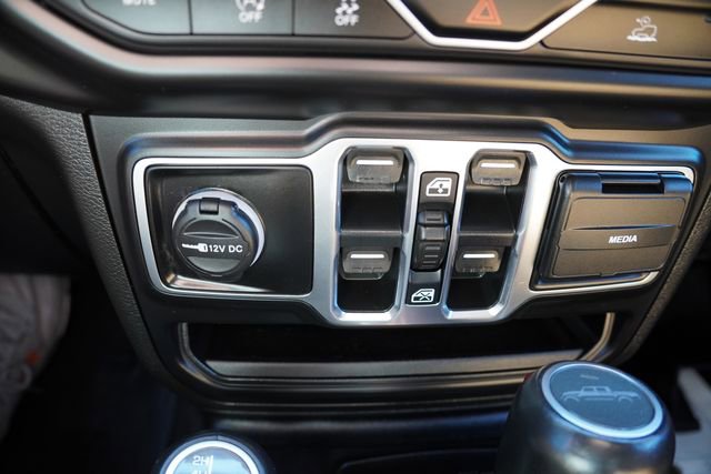 Used 2020 Jeep Gladiator Overland AWD/4WD image 27