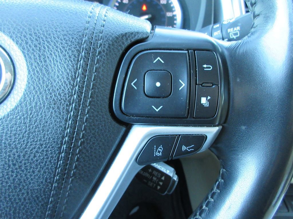 Used 2017 Toyota Highlander Limited image 27