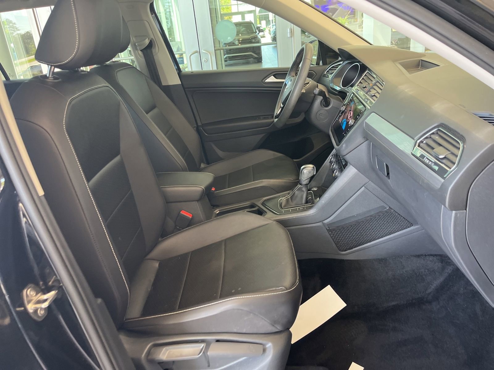 Certified 2021 Volkswagen Tiguan SE image 34