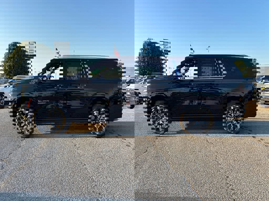 New 2026 Chevrolet Suburban High Country image 2