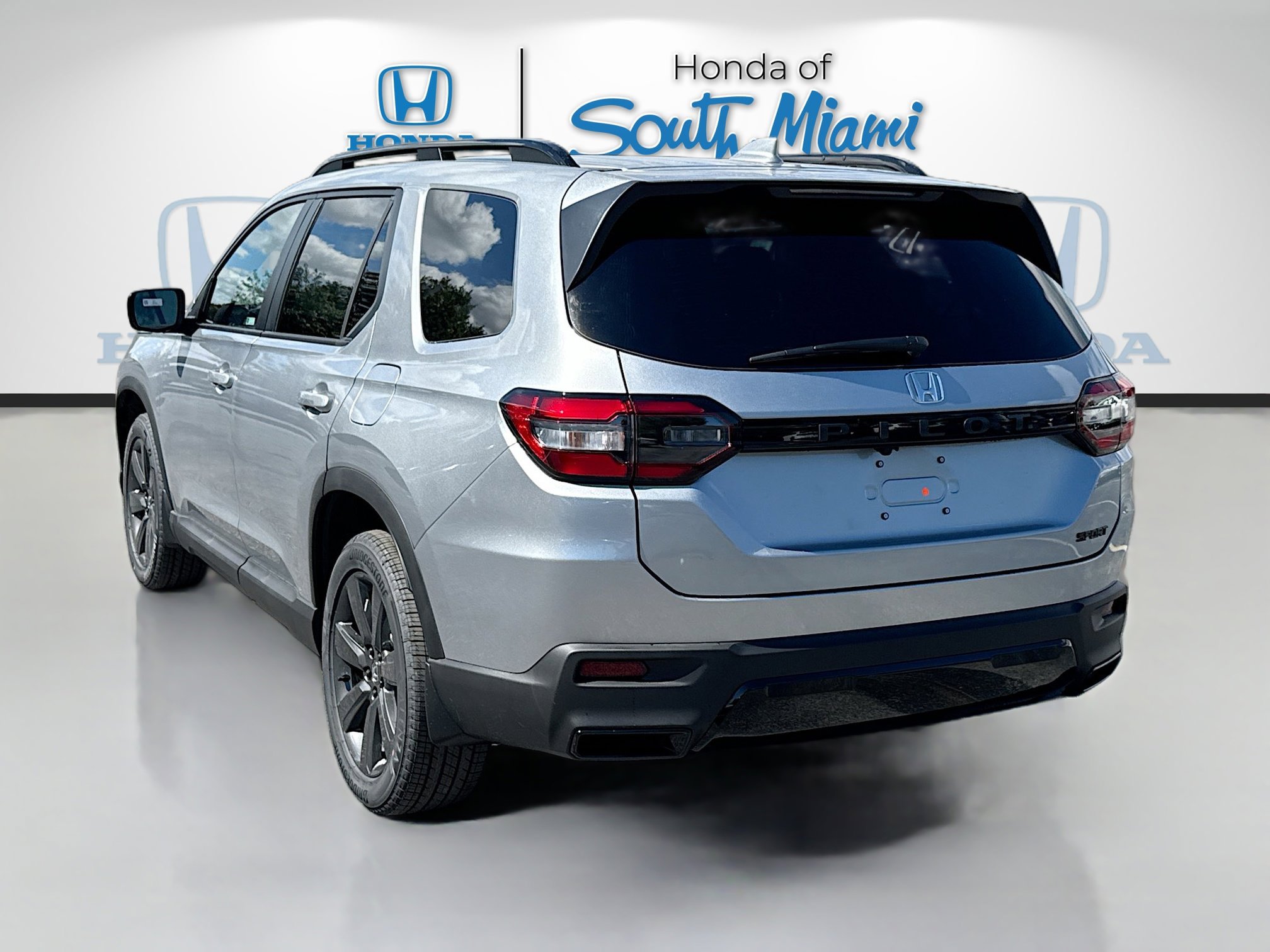 New 2026 Honda Pilot Sport image 5