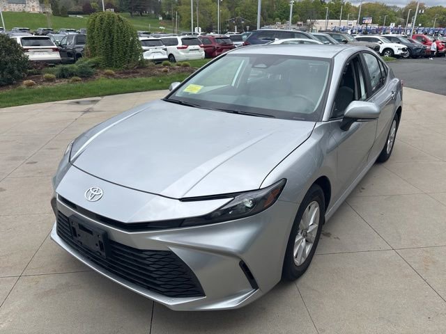 Used 2025 Toyota Camry LE AWD/4WD image 3