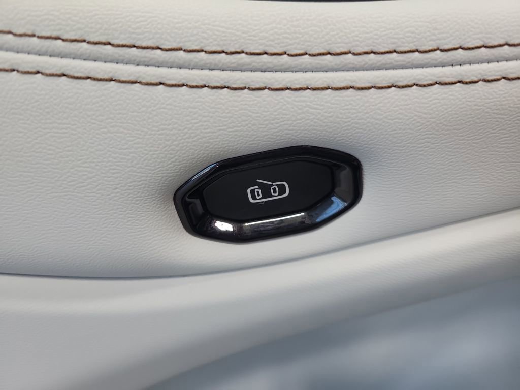 New 2026 Jeep Cherokee Overland w/ Trailer Tow Group image 19